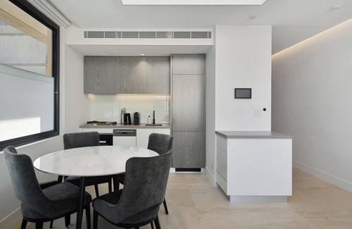 Coogee Apartment | Sleek 1BR Apartment w/Skylight near Coogee Beach