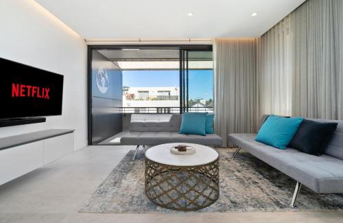 Coogee Apartment | Sleek 1BR Apartment with Skylight near Coogee Beach