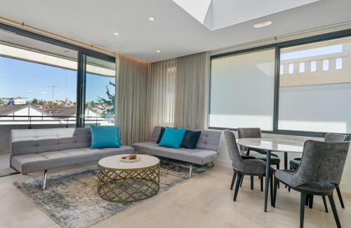 Coogee Apartment | Sleek 1BR Apartment with Skylight near Coogee Beach