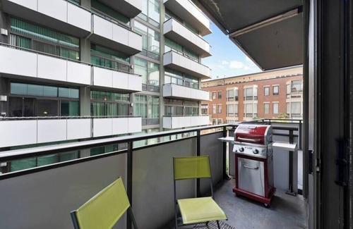 West Loop Apartment | Sleek 2 Bed, 2 Bath Condo in Trendy Fulton Market