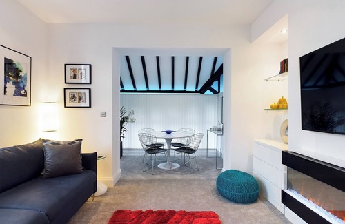Chester Apartment | Sleek and modern, located near the historical City Of Chester and Chester Zoo