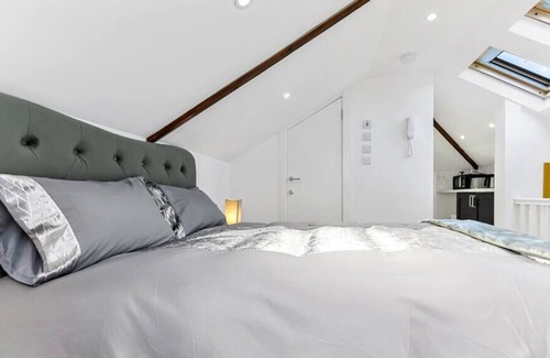 Chelmsford Apartment | Sleek and Modern Studio with Minimalist Vibe