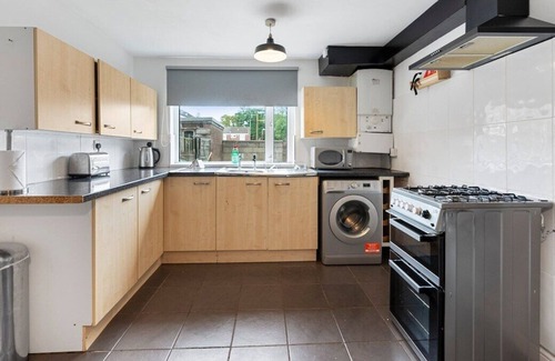 Bolton House | Sleek and Stylish 3 Bed House - Great Location