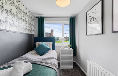Bolton House | Sleek and Stylish 3 Bed House - Great Location