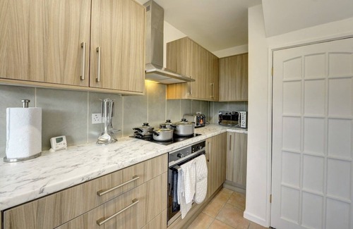 Hull House | Sleek and Stylish 3 Bed House In Central Hull