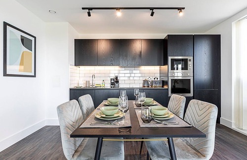 College Park and Old Oak Apartment | Sleek and Stylish 9th Floor Apartment