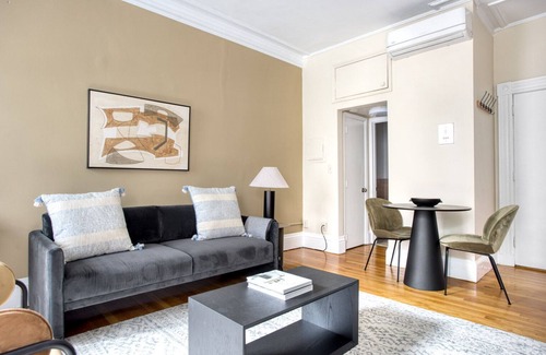 Back Bay Apartment | Sleek Back Bay 1BR w/W/D nr Newbury St, by Blueground