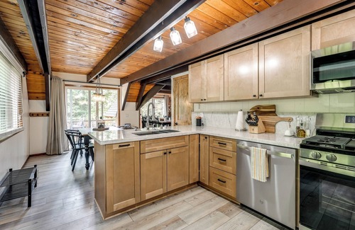 Arnold Cabin | Sleek Blue Lake Springs Retreat w/Deck & Yard!