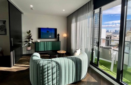 Prahran Apartment | Sleek, bright and modern Greville St retreat