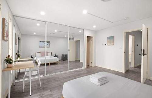 Revesby House | Sleek & Comfortable Ensuite Double Room at Revesby with Shared Kitchen