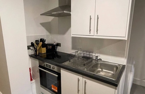 Tower Hamlets Apartment | Sleek & Cosy 1BD Flat - Mile End