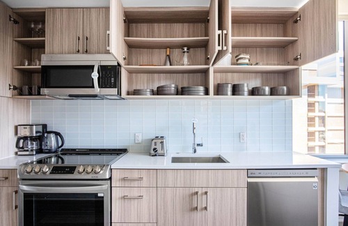 Crystal City Apartment | Sleek Crystal City 1BR w/Pool, Gym, W/D, 1 block to WF by Blueground