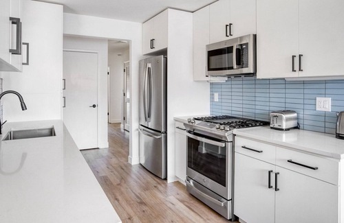 Cupertino Apartment | Sleek Cupertino 2BR w/ Gym, Pool & W/D, walk to Apple, by Blueground