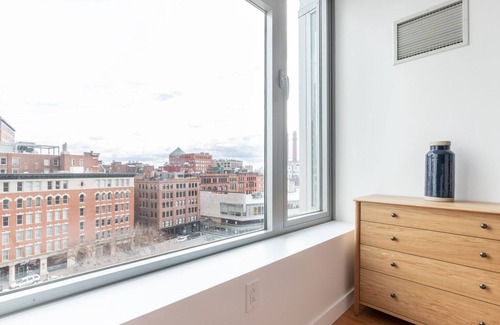 Chinatown Apartment | Sleek Downtown 1BR w/W/D in unit, Gym, Doorman by Blueground
