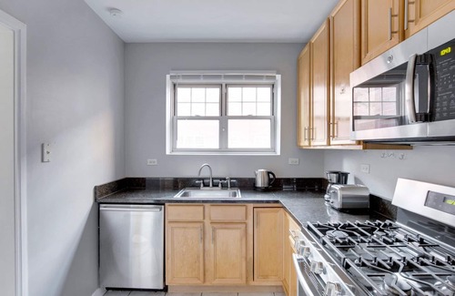 Evanston Apartment | Sleek Evanston 1BR w/Dishwasher, walk to Northwestern, by Blueground
