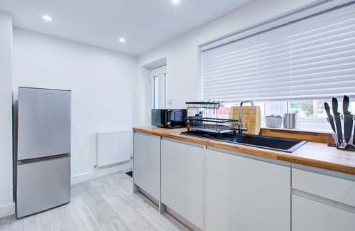Colchester House | Sleek & Exquisite 3 Bedroom Home