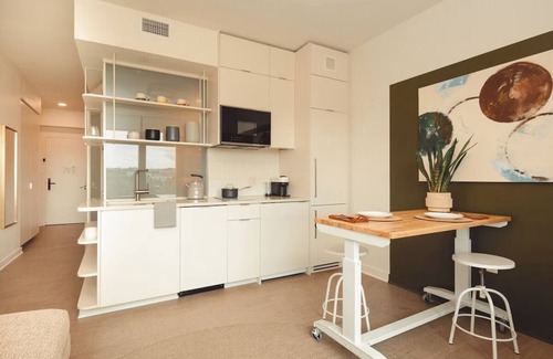 Old Fourth Ward Hotel | Sleek Getaway in Atlanta | Walk to Ponce City Market & Top Local Landmarks
