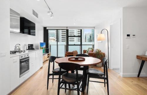 Melbourne Central Business District Apartment | Sleek Inner-City Flat in the Heart of Melbourne