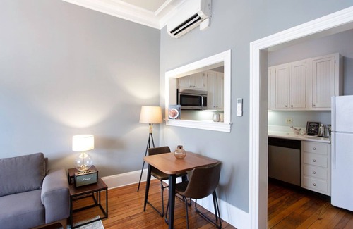 Logan Circle Apartment | Sleek Logan Circle 1BR w/W/D close to 14th St by Blueground
