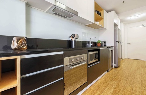 Brunswick Condo | Sleek Minimalist Condo w City Views FREE Parking