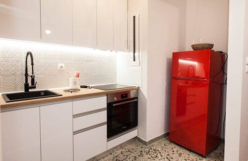 Omonia Apartment | Sleek & Modern Apartment Near Metaxourgeio