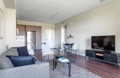 Mountain View Apartment | Sleek Mountain View 1BR w/Gym, Pool, near Shops, Transit, by Blueground