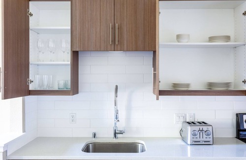 Mountain View Apartment | Sleek Mountain View 1BR w/Gym, Pool, near Shops, Transit, by Blueground