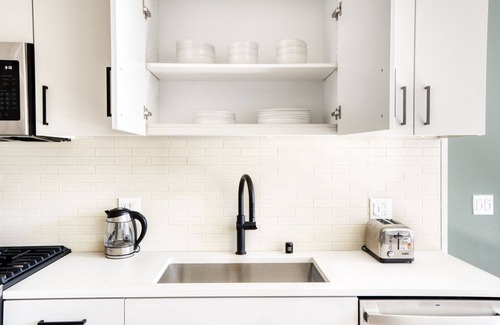 Sunnyvale West Apartment | Sleek Mountain View Studio w/W/D, Pool & Gym, nr tech HQs, by Blueground