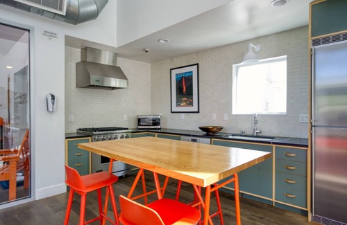 Mountain View Apartment | Sleek Mountain View 1BR w/Garden & Pool, nr Restaurants, by Blueground