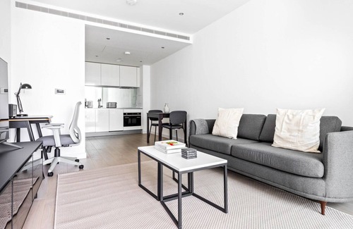 Vauxhall Apartment | Sleek Nine Elms 1BR w/Gym & Roof, nr Bars & Shops, by Blueground