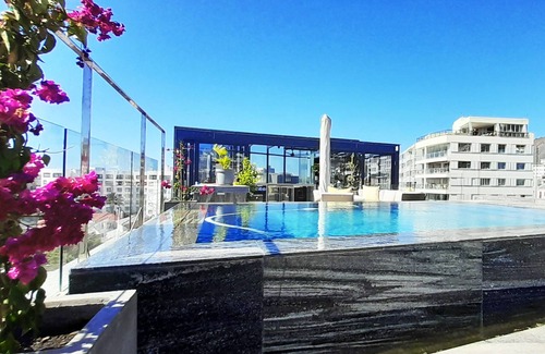 Fresnaye Apartment | Sleek Penthouse 5 min from Cape Town beaches.