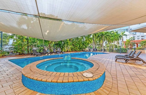 Darwin City Centre Apartment | Sleek Seaside Living Exceptional Esplanade Locale