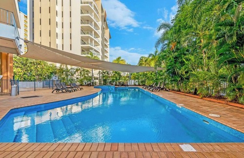 Darwin City Centre Apartment | Sleek Seaside Living Exceptional Esplanade Locale