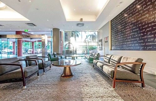 Darwin City Centre Apartment | Sleek Seaside Living Exceptional Esplanade Locale