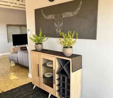 Douglasdale Apartment | Sleek, Smart Cottage in Douglasdale