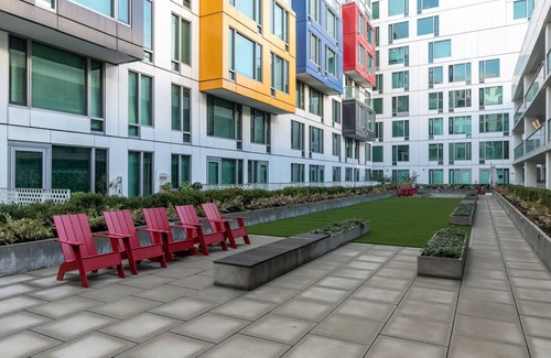 Downtown San Francisco Apartment | Sleek SoMa 1BR w/Gym, Roofdeck, W/D, nr. Muni & BART, by Blueground