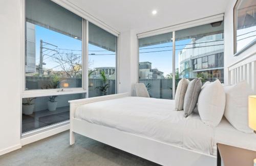 South Yarra Apartment | Sleek South Yarra 2-Bed with Alfresco Dining