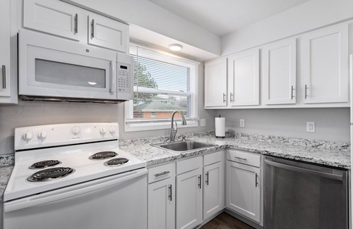 Appleton Apartment | Sleek & Spacious 2BR in Appleton – Queen Beds #A