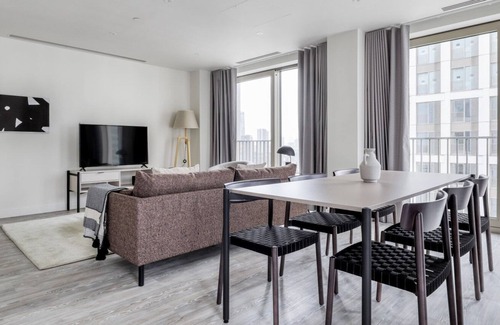 Stratford and New Town Apartment | Sleek Stratford 1BR w/ Security & Gym, nr Train Station, by Blueground