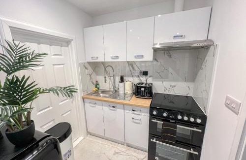 St. Pancras Apartment | Sleek studio flats in Euston, Islington near Regents Park