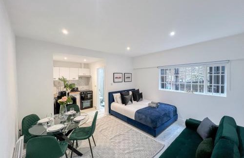 St. Pancras Apartment | Sleek studio flats in Euston, Islington near Regents Park