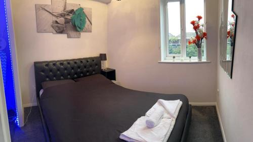West Ham Apartment | Sleek & Stylish - E15 Apartment With Parking
