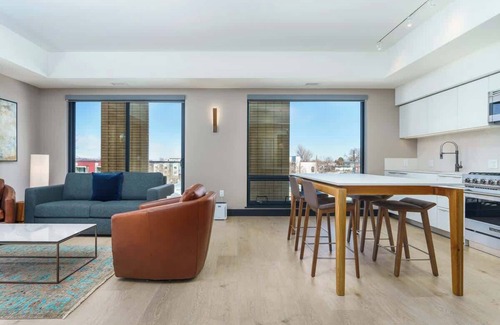 Berkeley Hotel | Sleek Tennyson St Flat w/Balcony & Views