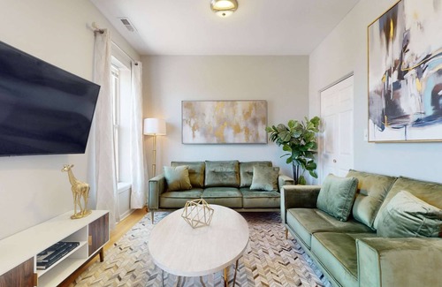 Tri-Taylor Apartment | Sleek Urban Retreat Steps from IL Med District
