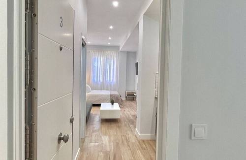 Hortaleza Apartment | Sleek Urban Studio | Near IFEMA