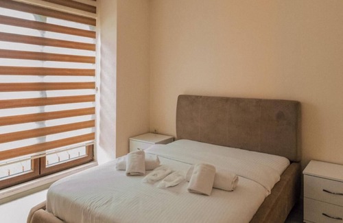 Sapanca Villa | Sleek Villa in Sapanca with Pool and Winter Garden