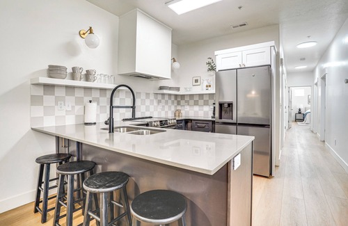 Vineyard Apartment | Sleek Vineyard Condo w/Access to Community Pools