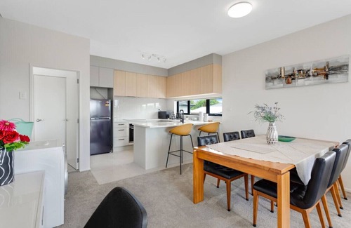 Massey Apartment | Sleek Vista Townhouse with Deck and Air-con
