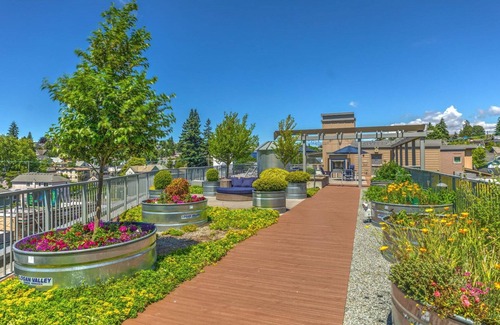 Wallingford Apartment | Sleek Wallingford 1BR w/Lounge & W/D, nr shops & bars, by Blueground