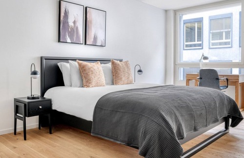 Alt-Wiedikon Apartment | Sleek Wiedikon 3.5 Room w/ Storage & W/D, 2 mins to Market, by Blueground
